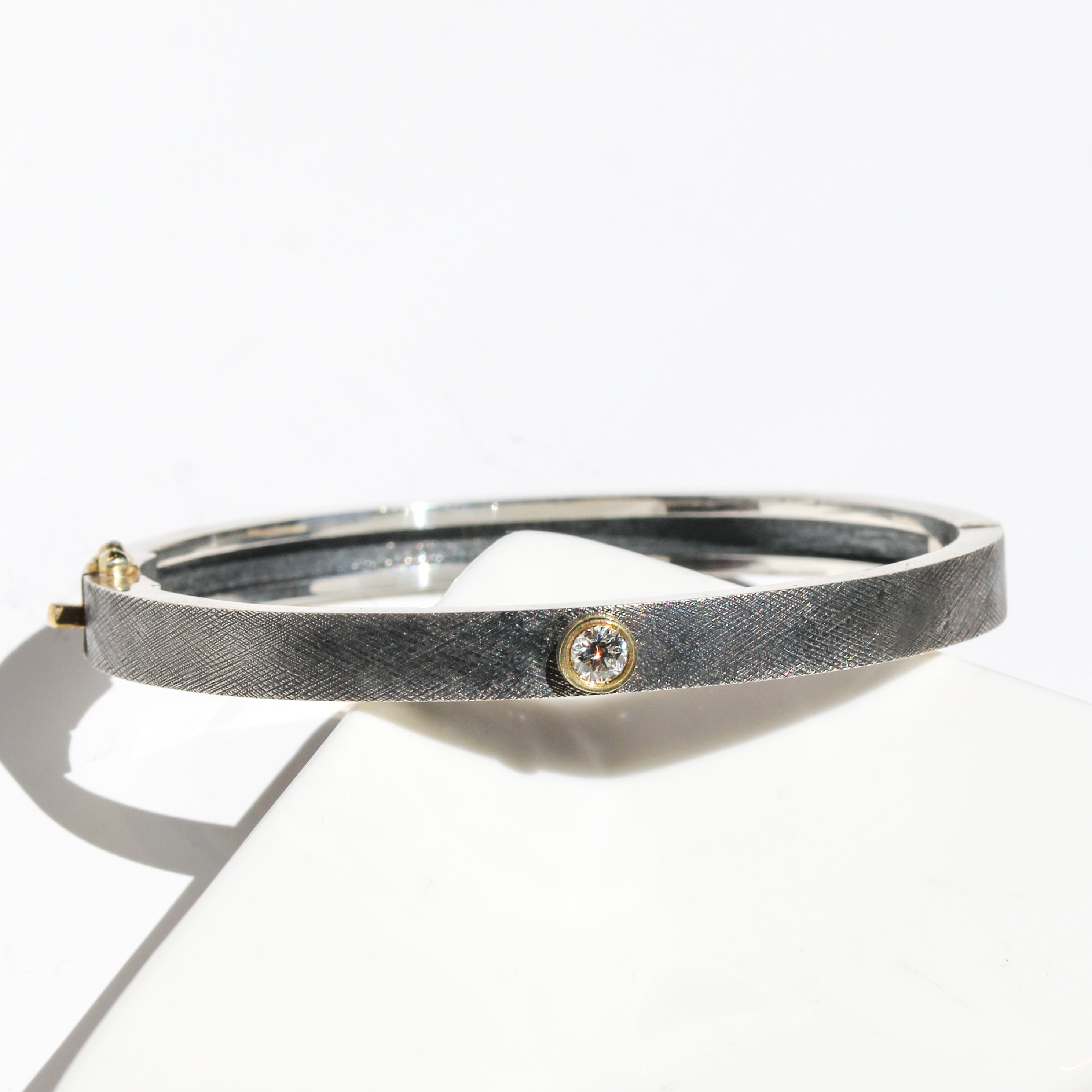 junia-6mm-yellow-gold-bezel-bracelet