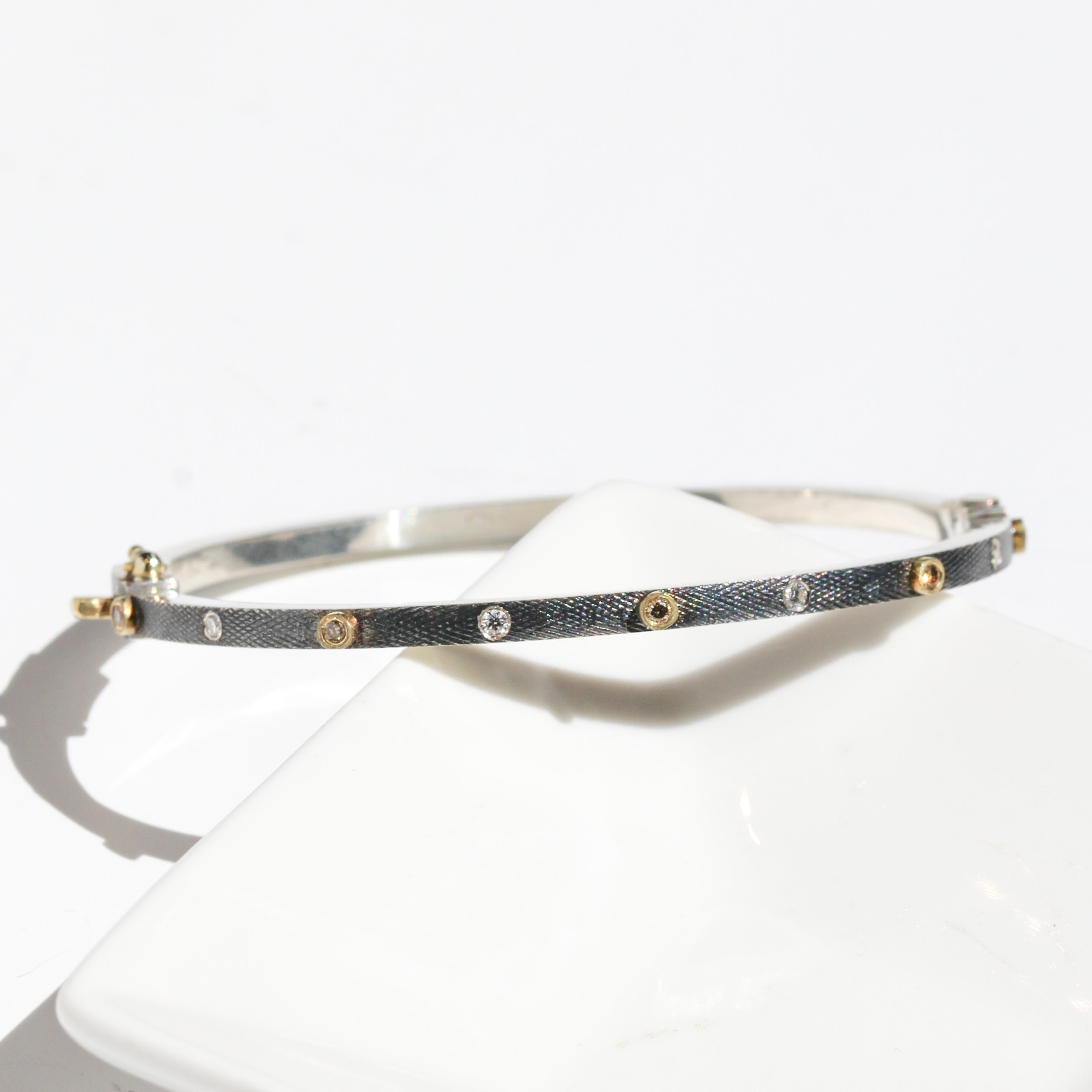 junia-five-bezel-2_5mm-white-champagne-diamond-bracelet-rene-escobar
